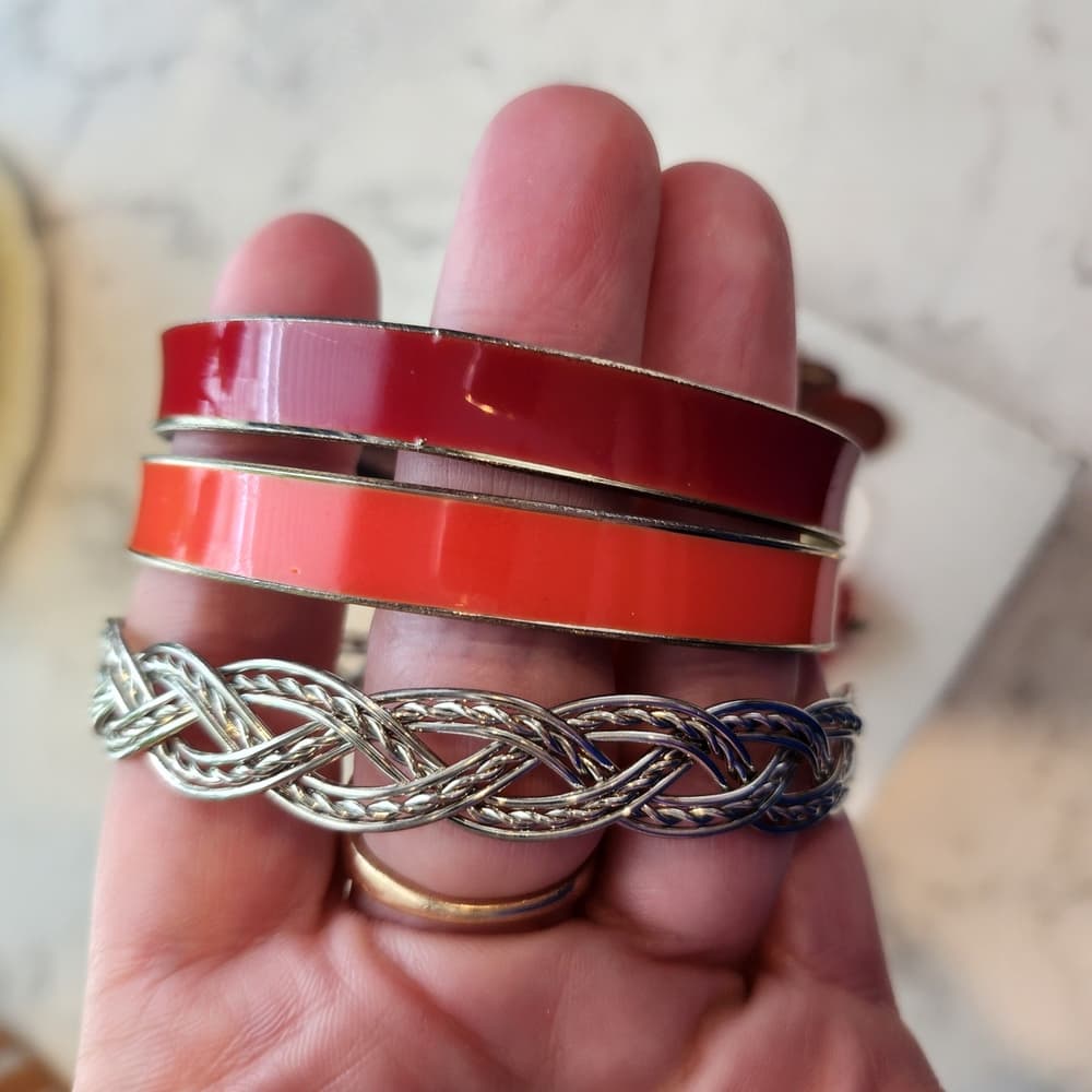 Jewelry Bundle Red and Silver Bangle Bracelets And Earrings - Thumbnail 3