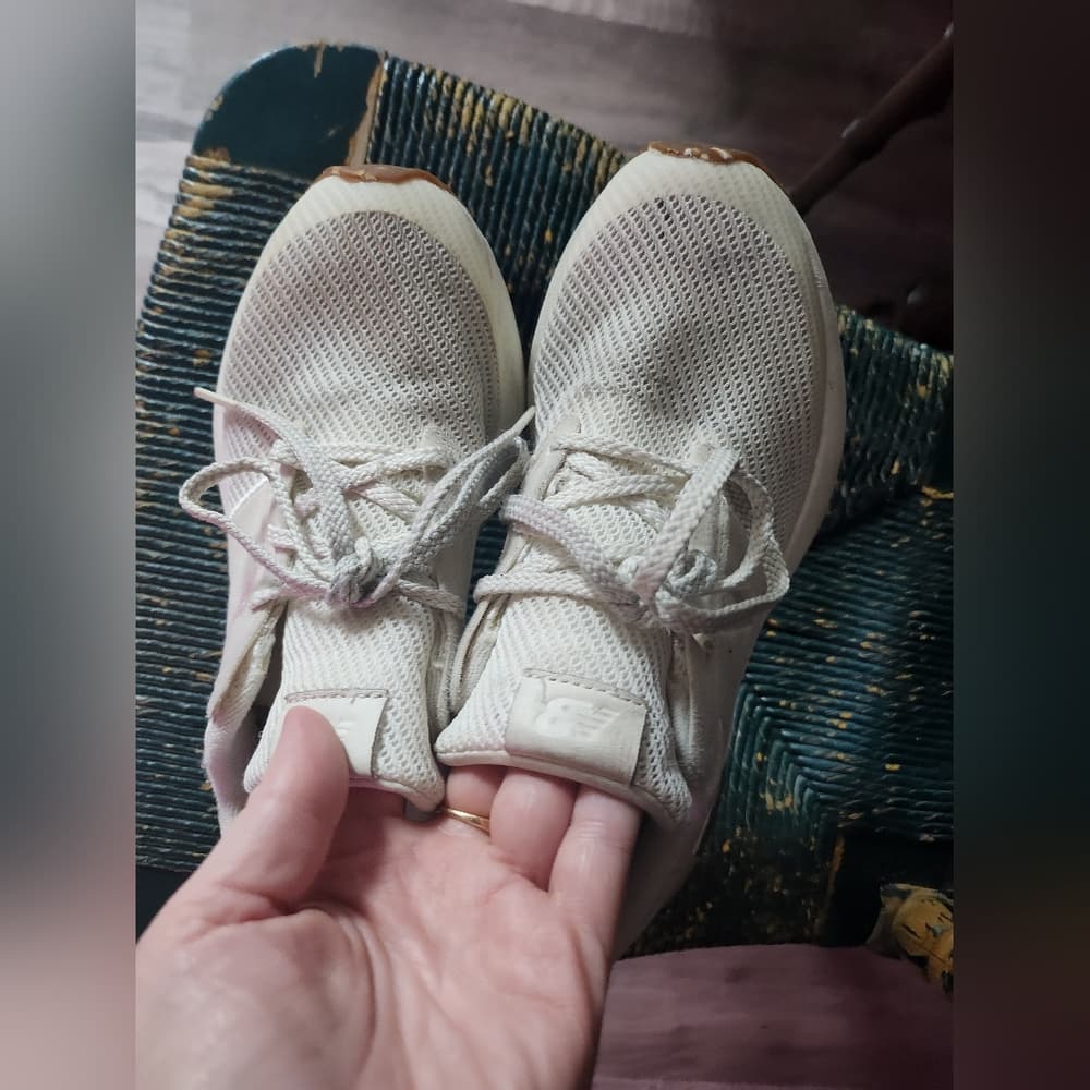 Youth White And Pink New Balance Running Shoes - Thumbnail 3