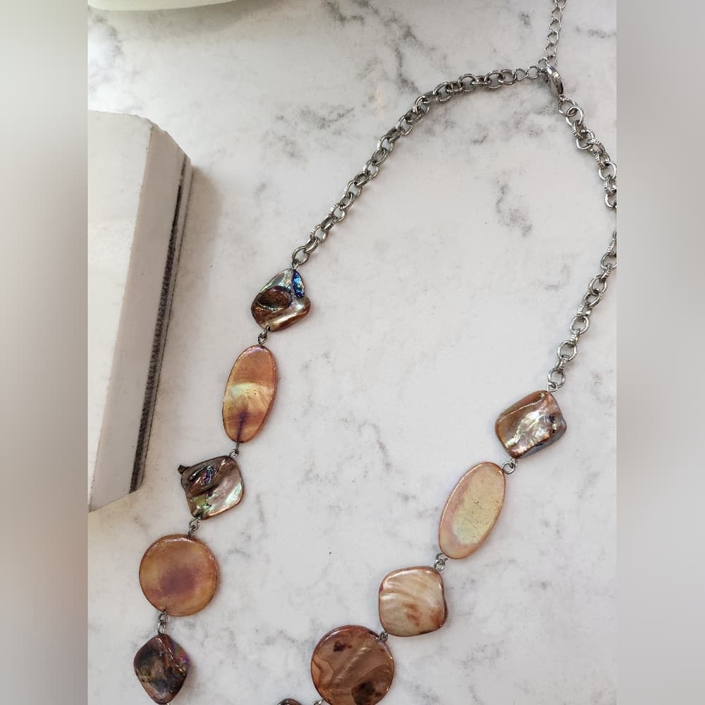 Elegant Multi-Color Shell Necklace - Thumbnail 2