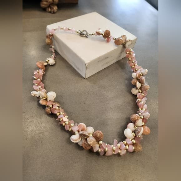 Pretty Pink and Gold Tone Snail Shell and Glass Beaded 18" Necklace - Thumbnail 8