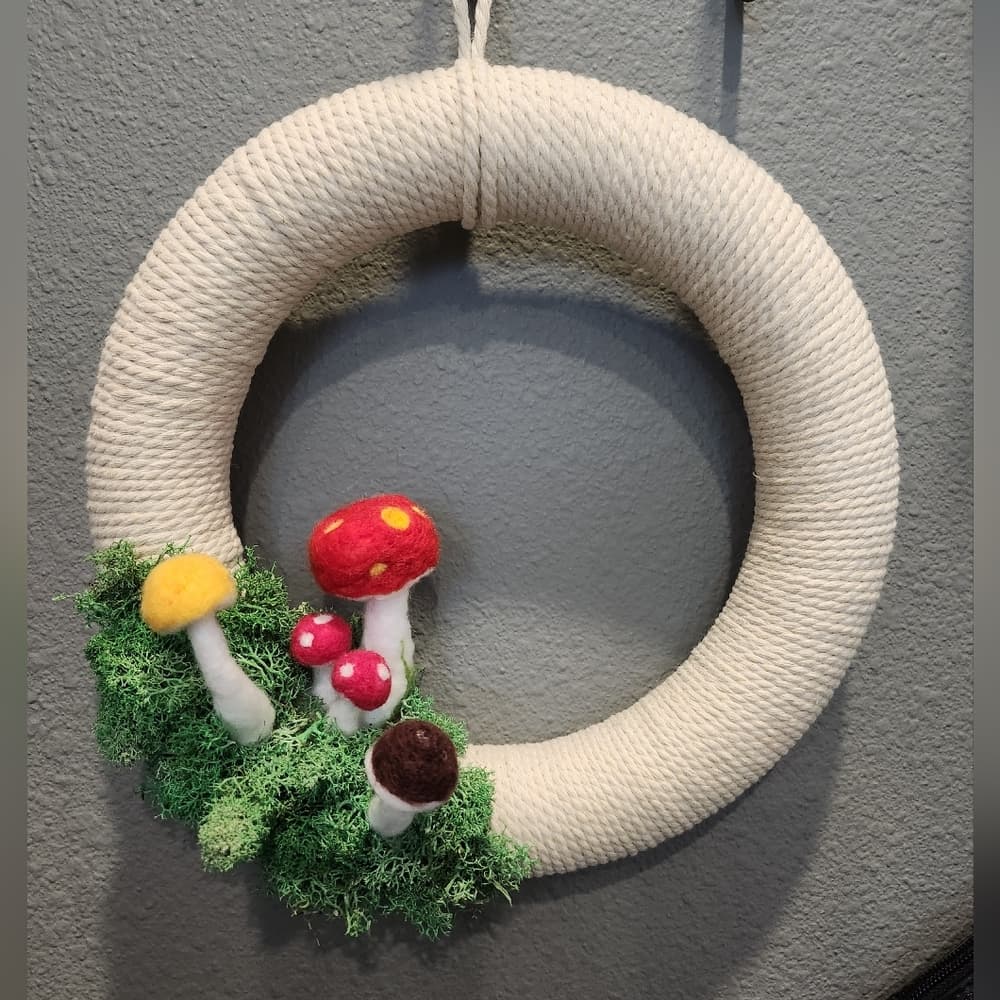 Off White Needlefelted Colorful Mushroom And Moss Hanging Wreath - Thumbnail 12