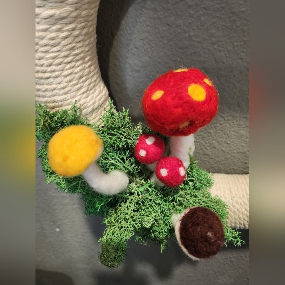 Off White Needlefelted Colorful Mushroom And Moss Hanging Wreath - Thumbnail 4