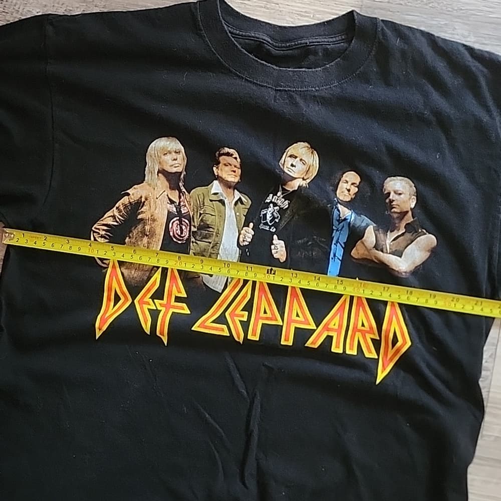 Black Def Leppard 2007 Band Concert Tee no size 22" pit to pit - Thumbnail 2