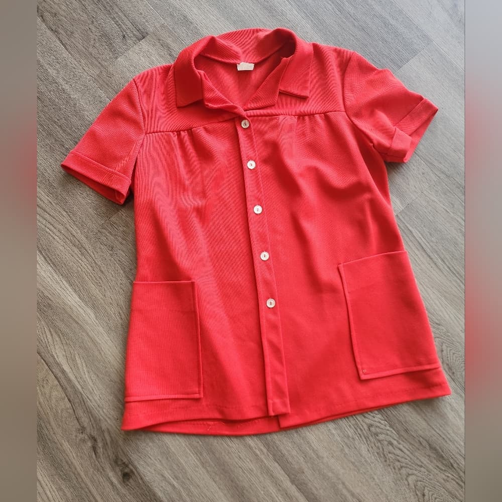 Vintage 60's Mod Red Button Up Collard Pleated Polyester Top with Pockets - Thumbnail 12