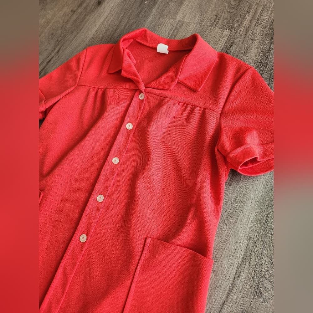 Vintage 60's Mod Red Button Up Collard Pleated Polyester Top with Pockets - Thumbnail 2