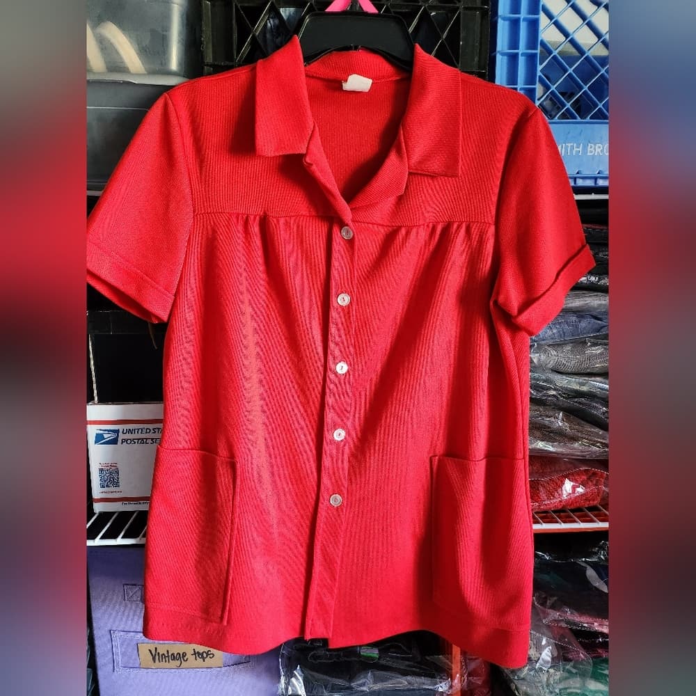Vintage 60's Mod Red Button Up Collard Pleated Polyester Top with Pockets - Thumbnail 5