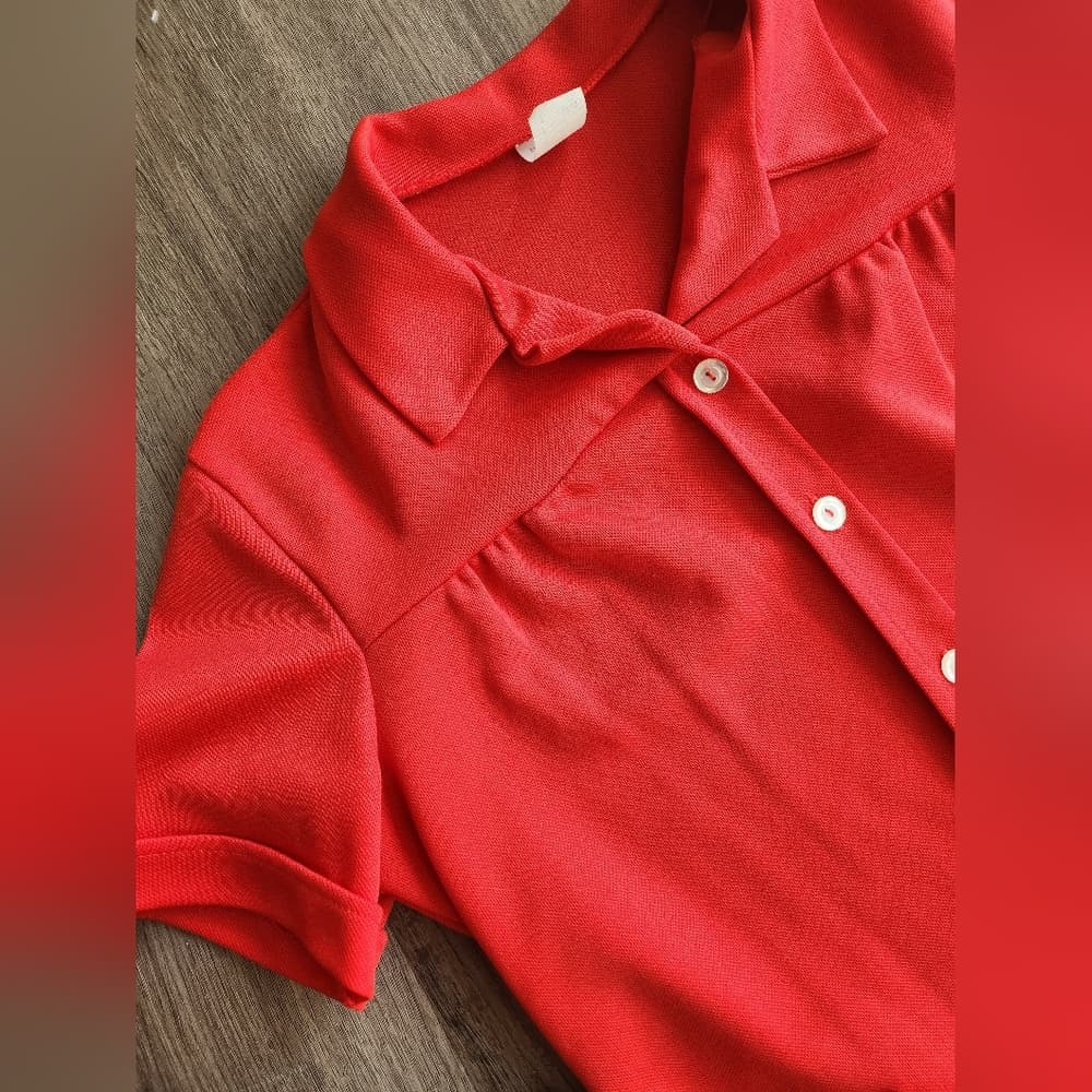Vintage 60's Mod Red Button Up Collard Pleated Polyester Top with Pockets - Thumbnail 3