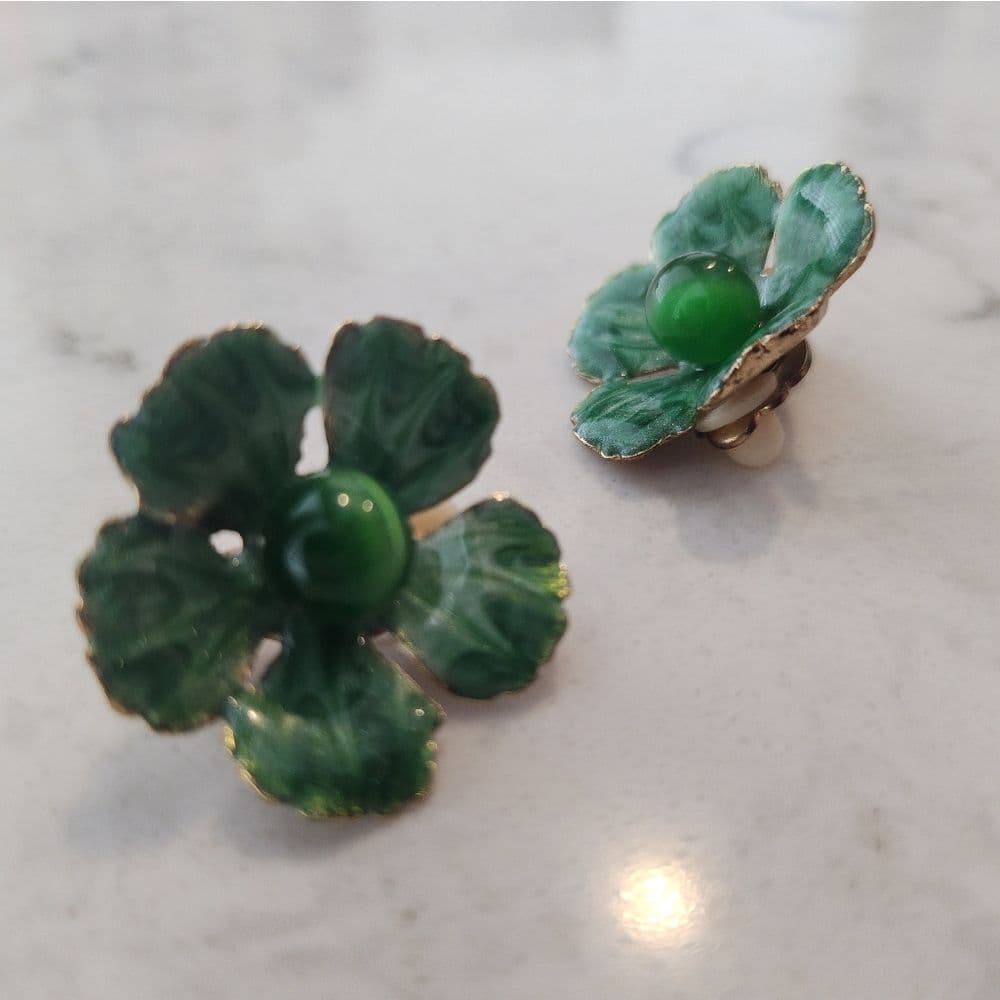 Vintage Gold Tone Green Enamel Flower Glass Cats Eye Round Bead Center