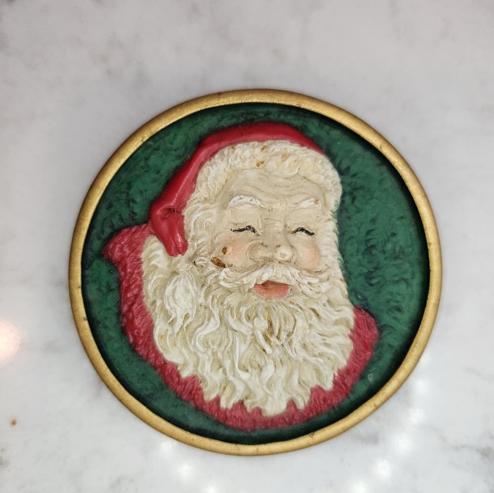 Festive Green Round Holiday Santa Clause Brooch - Thumbnail 4