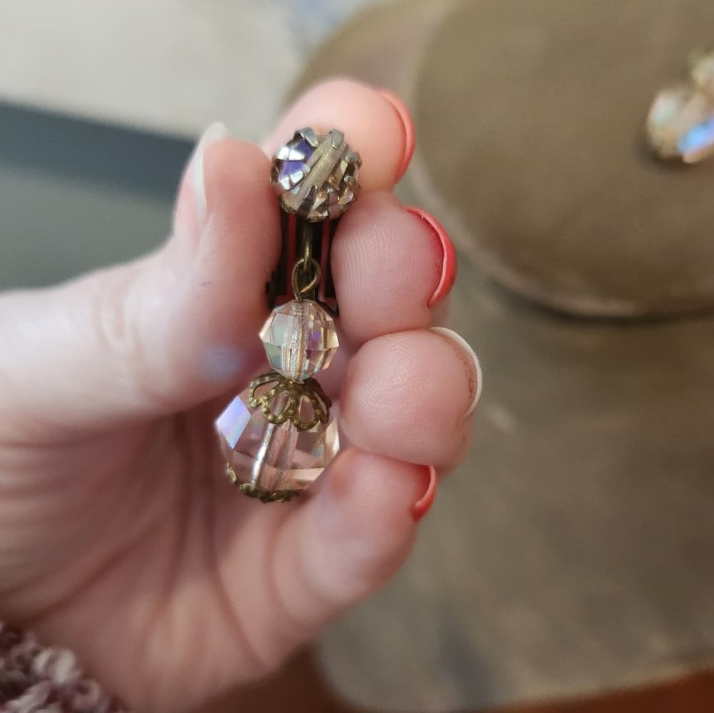 Vintage Fauceted Glass Frop Dangle Beaded Clip on Earrings Aurora Borealis - Thumbnail 2