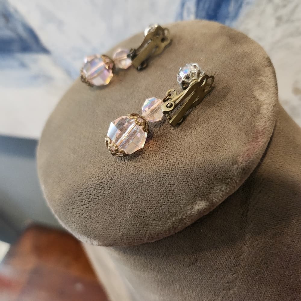 Vintage Fauceted Glass Frop Dangle Beaded Clip on Earrings Aurora Borealis - Thumbnail 4