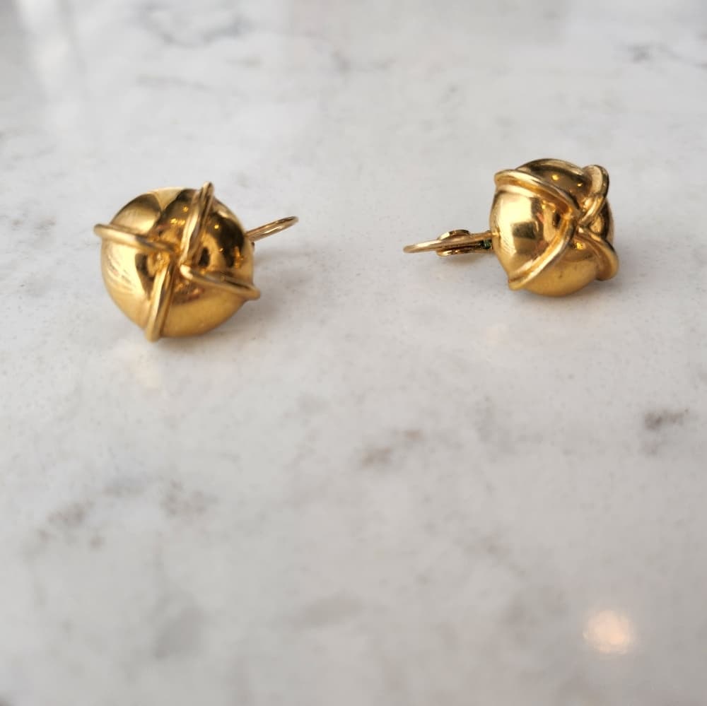 Vintage Monet Gold Tone Clip on Round Chunky Costume Earrings - Thumbnail 6