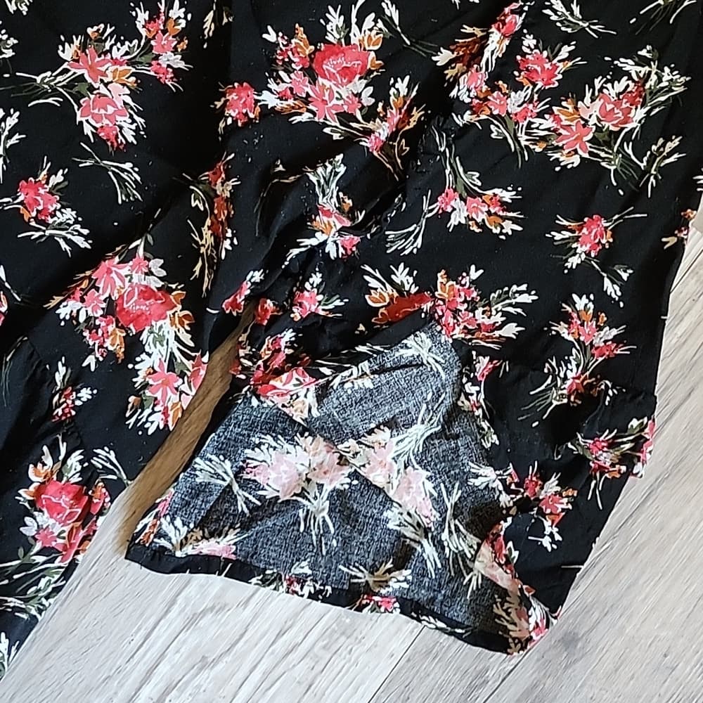 Eyeshadow 🥰 Black and Floral Ruffle Peplum Blouse Ruffle sleeves - Thumbnail 2