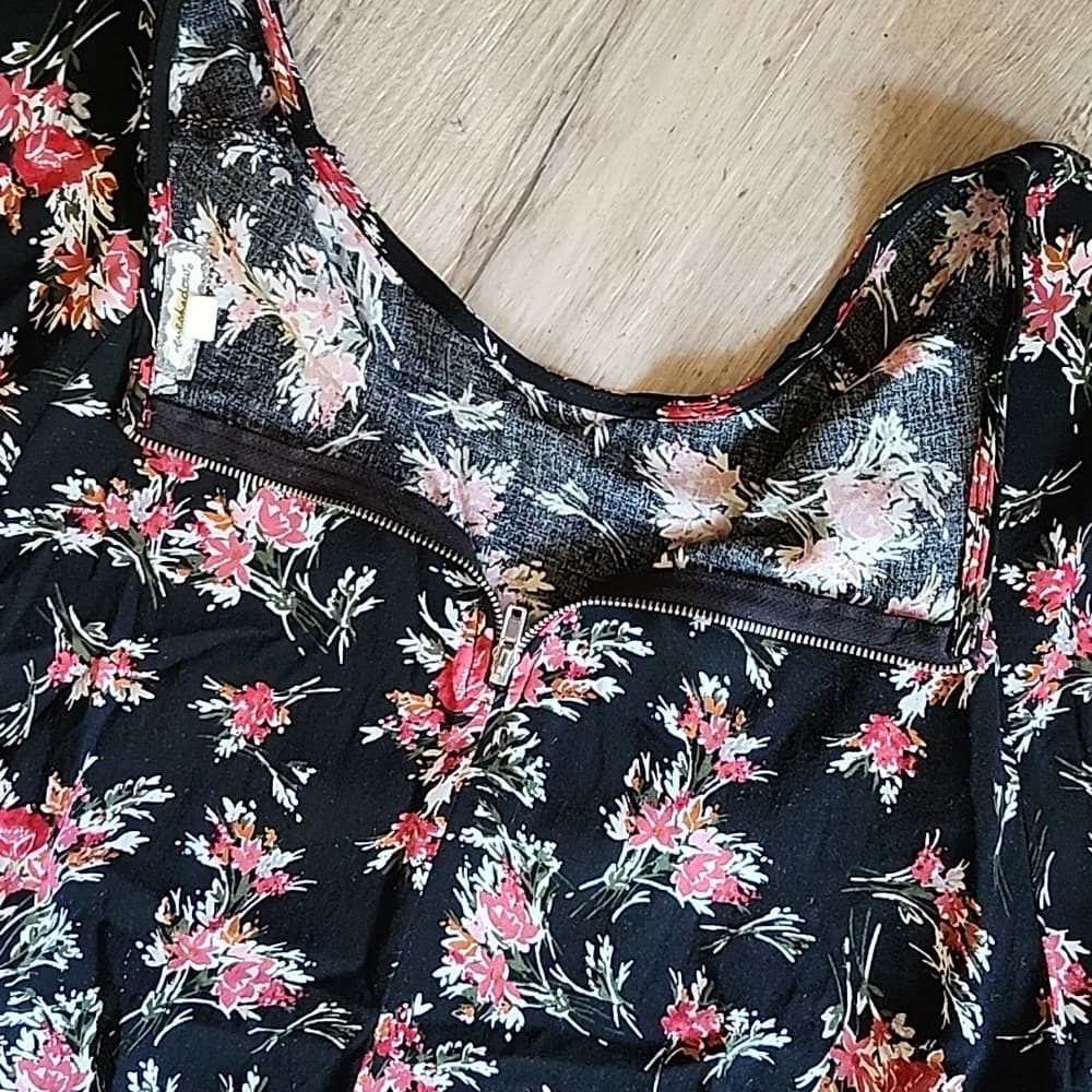 Eyeshadow 🥰 Black and Floral Ruffle Peplum Blouse Ruffle sleeves - Thumbnail 7