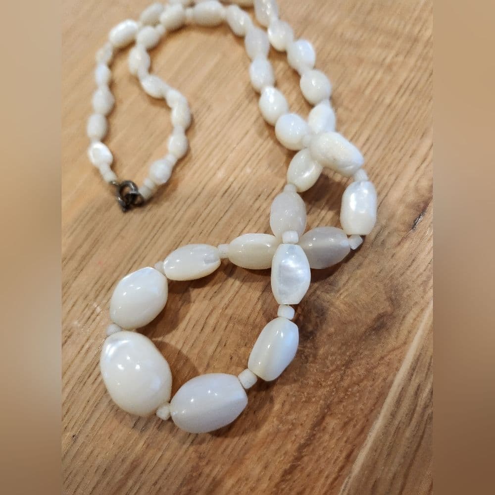 Vintage White Mother of Pearl Oblong Beaded Necklace - Thumbnail 11