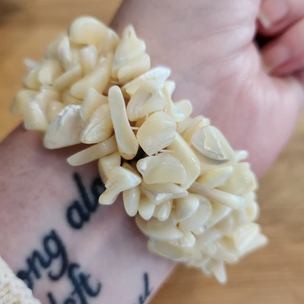 Elegant Chunky Cream Mother Of Pearl Shell Stretchy Bracelet - Thumbnail 4
