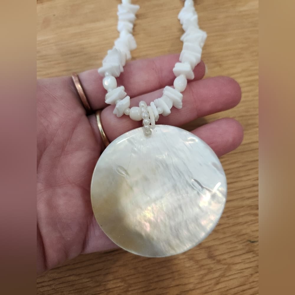 Elegant White Shell Necklace - Thumbnail 2
