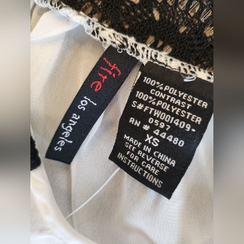 Fire Los Angeles White Sheer Lace Black Collar High Low Sleeveless Blouse - Thumbnail 2