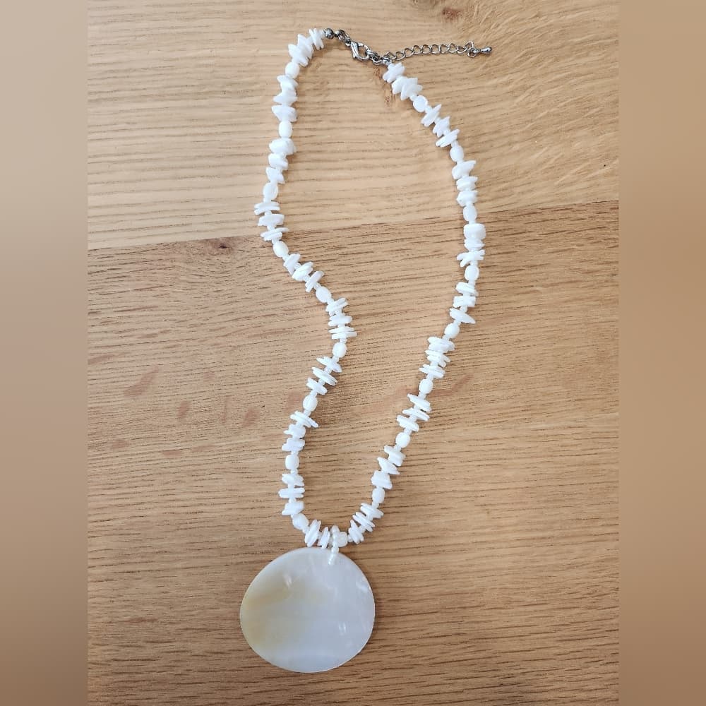 Elegant White Shell Necklace - Thumbnail 4