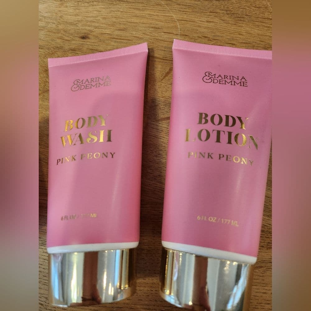 Marina & Demme Pink Peony Body Wash and Lotion and Rose Lilac Body Scub - Thumbnail 4