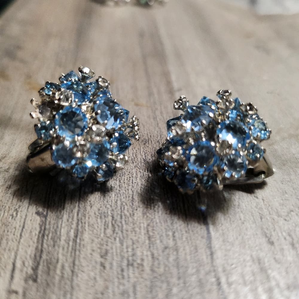 Beautiful Blue Vintage Austrian Crystal Clip on Earrings - Thumbnail 2