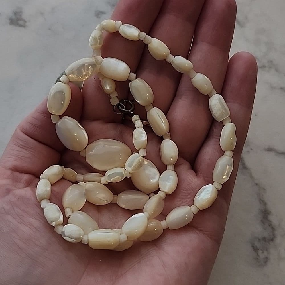 Vintage White Mother of Pearl Oblong Beaded Necklace - Thumbnail 9