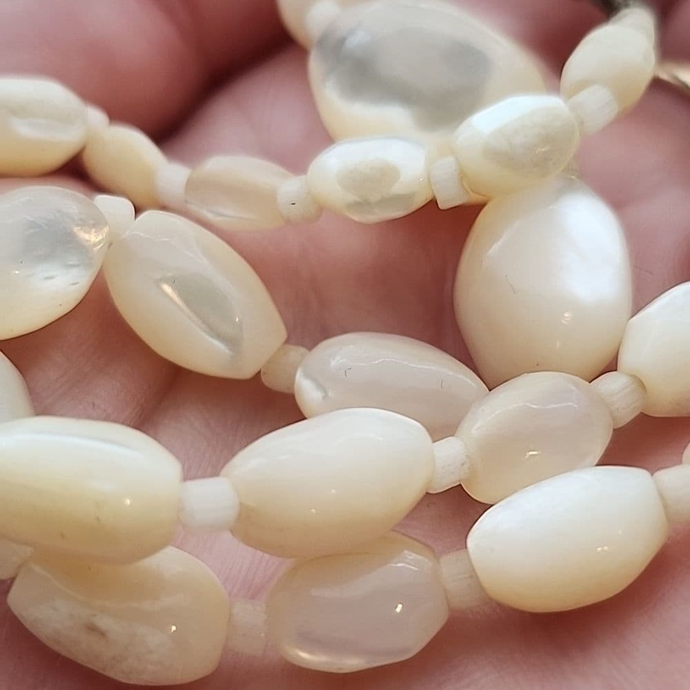 Vintage White Mother of Pearl Oblong Beaded Necklace - Thumbnail 10