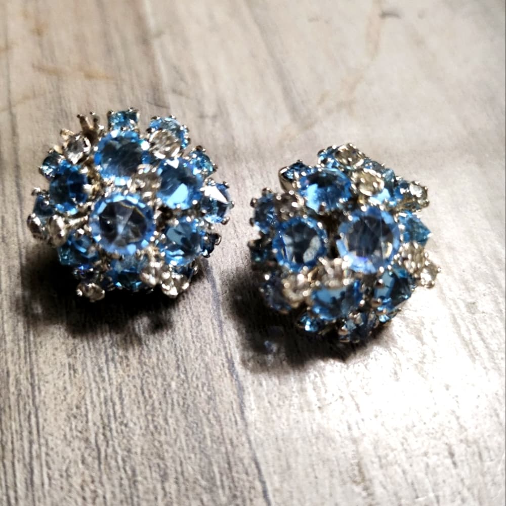 Beautiful Blue Vintage Austrian Crystal Clip on Earrings - Thumbnail 6