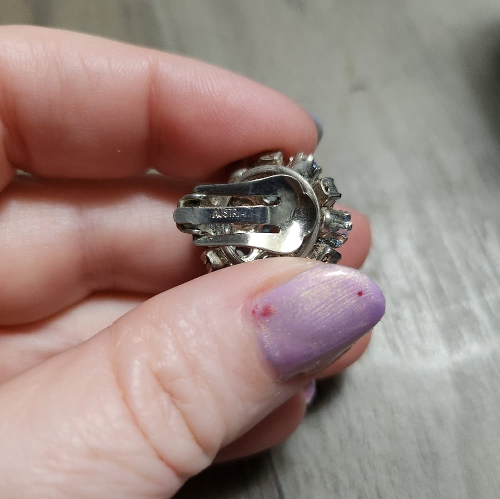 Beautiful Blue Vintage Austrian Crystal Clip on Earrings - Thumbnail 4