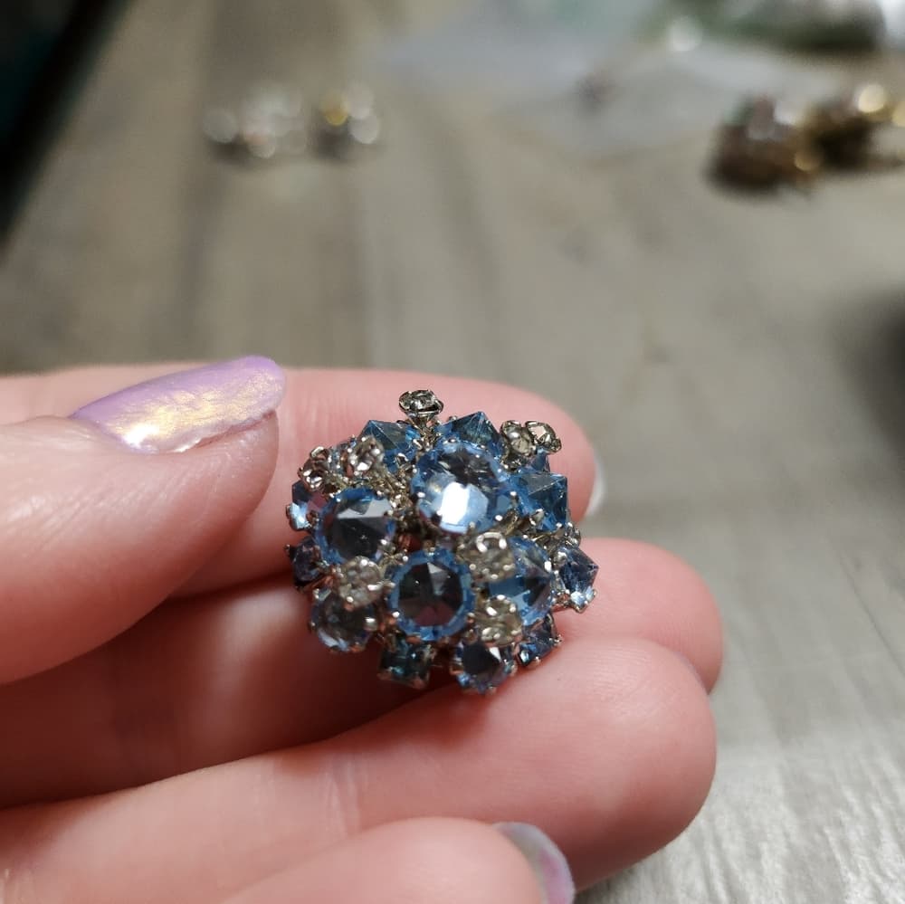Beautiful Blue Vintage Austrian Crystal Clip on Earrings - Thumbnail 3