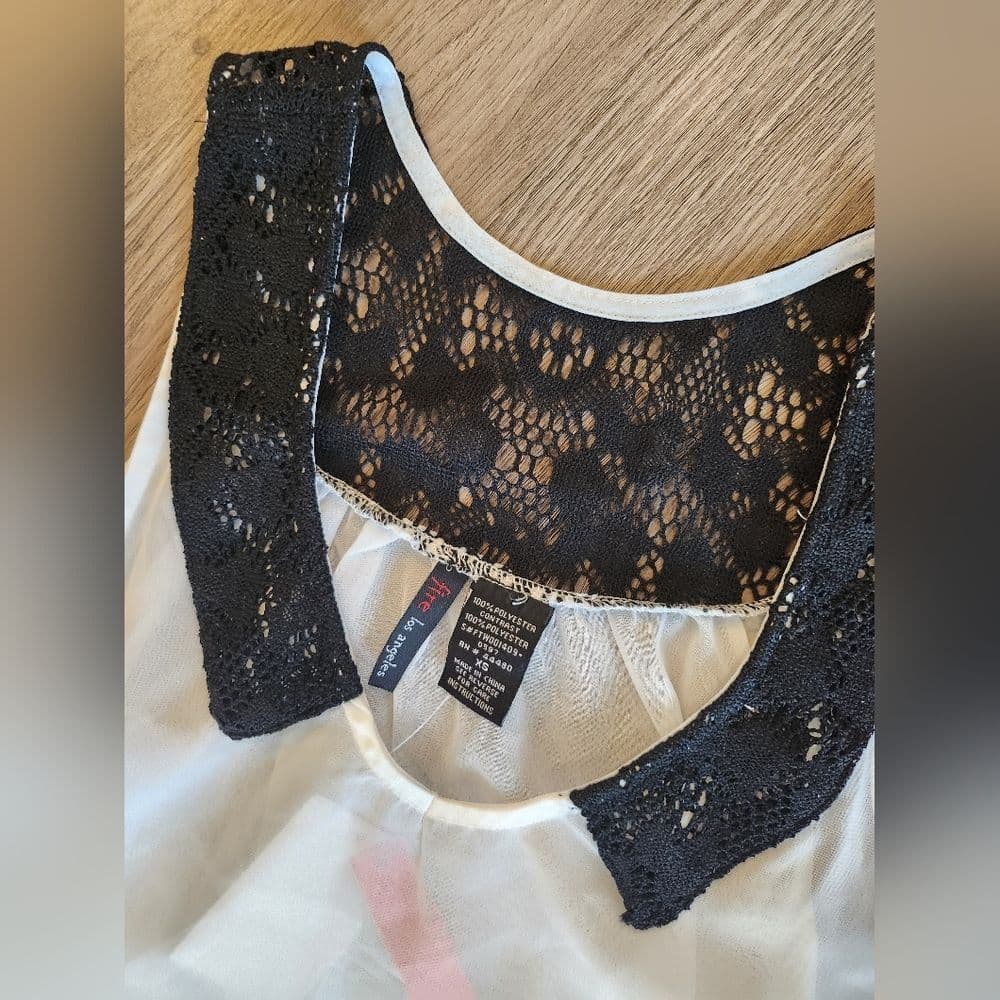 Fire Los Angeles White Sheer Lace Black Collar High Low Sleeveless Blouse - Thumbnail 4