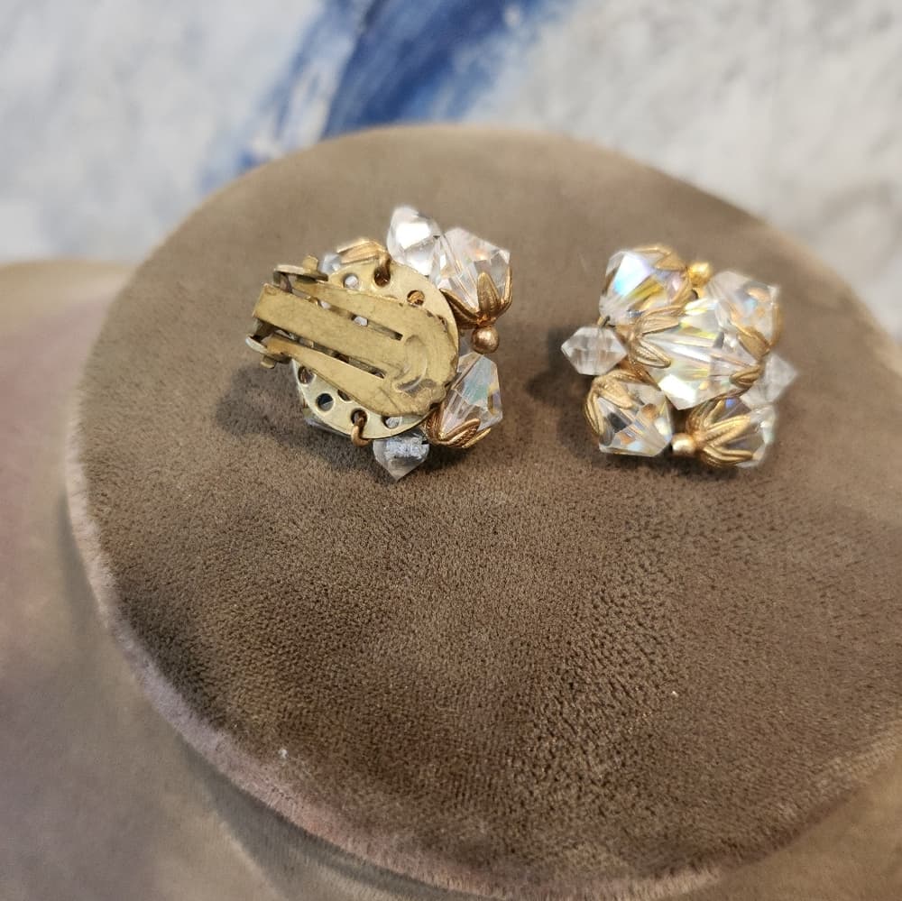 Vintage Aurora borealis Fauceted Glass Gold Tone Beaded Clip on Earrings - Thumbnail 6