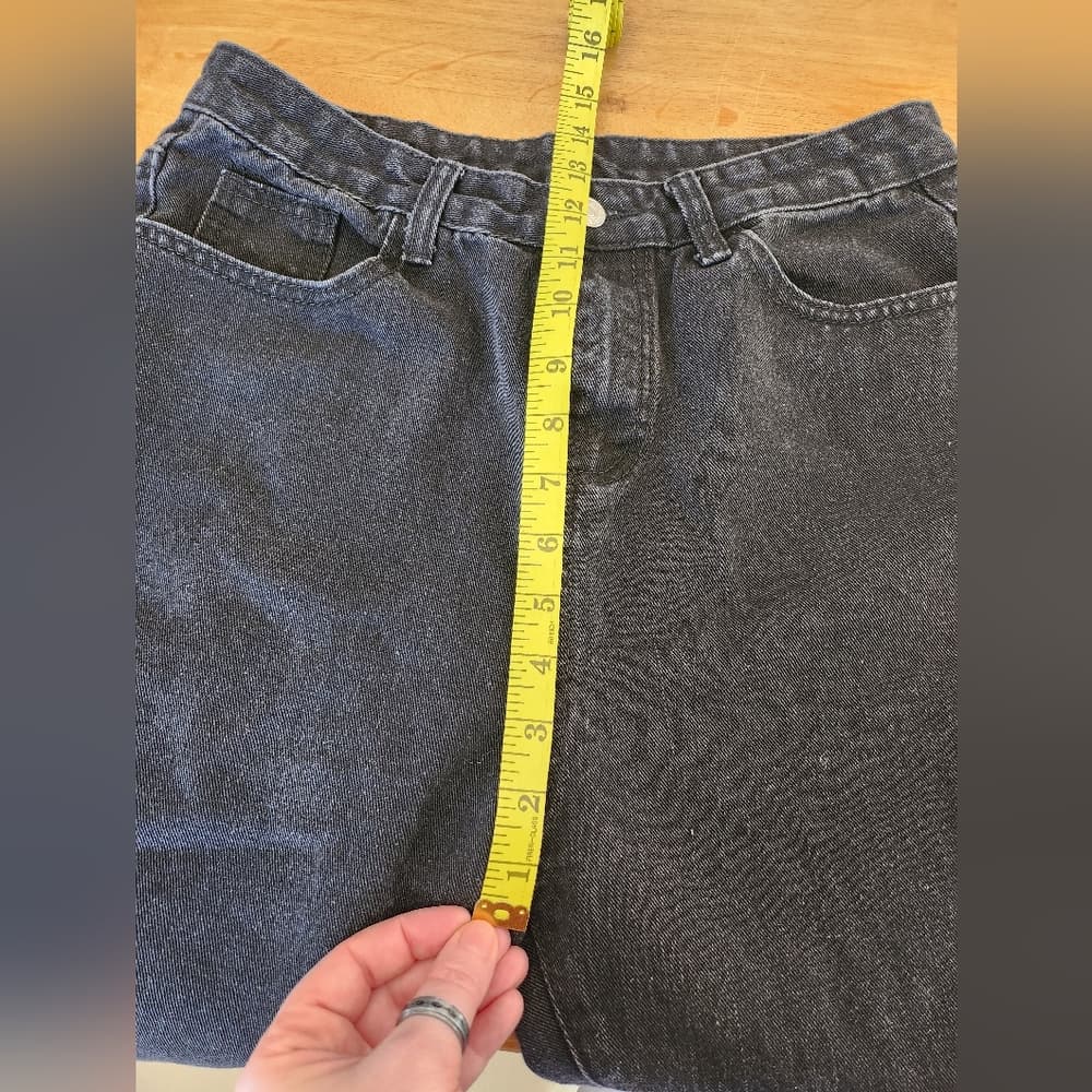 Black High Waist Raw Hem Buttoned Cropped Denim Jeans With Back Leg Seams - Thumbnail 7
