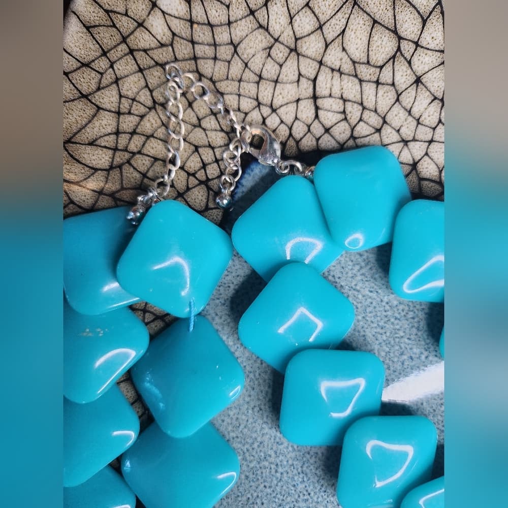 Turquoise Color Geometric Acrylic Beaded Necklace and Earring Set - Thumbnail 3