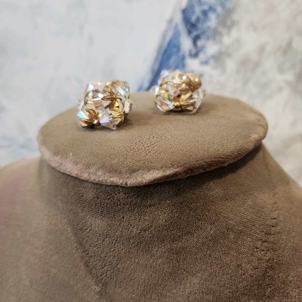 Vintage Aurora borealis Fauceted Glass Gold Tone Beaded Clip on Earrings - Thumbnail 3