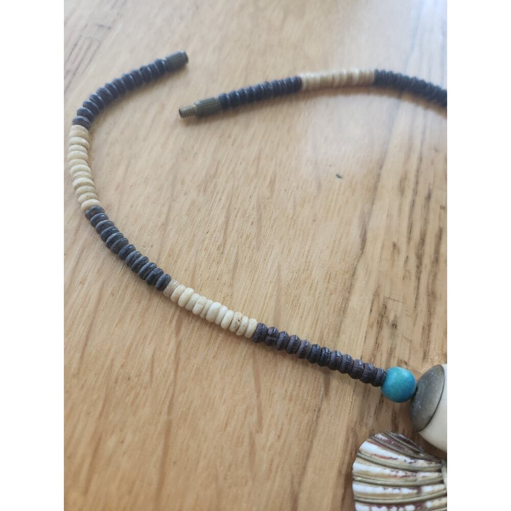 Chunky shell beaded necklace barrel clasp with round bone and wood accent beads - Thumbnail 6
