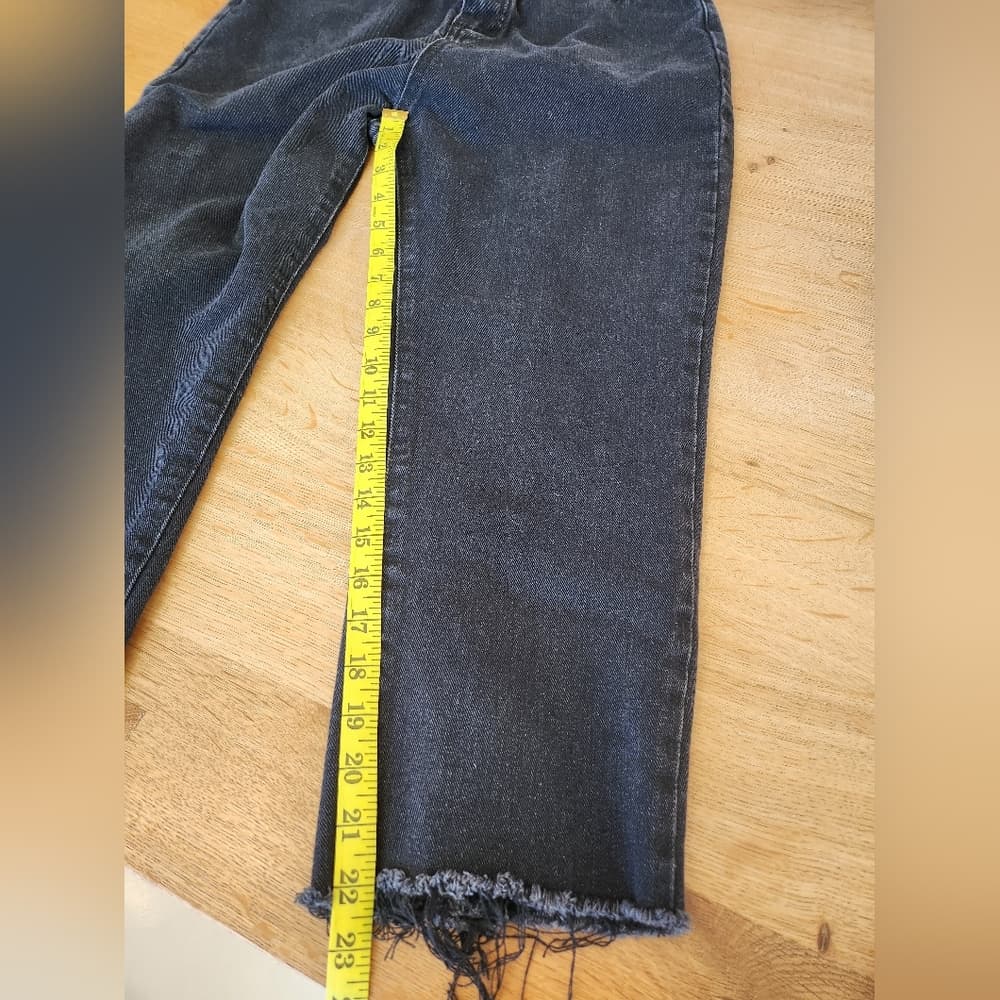 Black High Waist Raw Hem Buttoned Cropped Denim Jeans With Back Leg Seams - Thumbnail 3