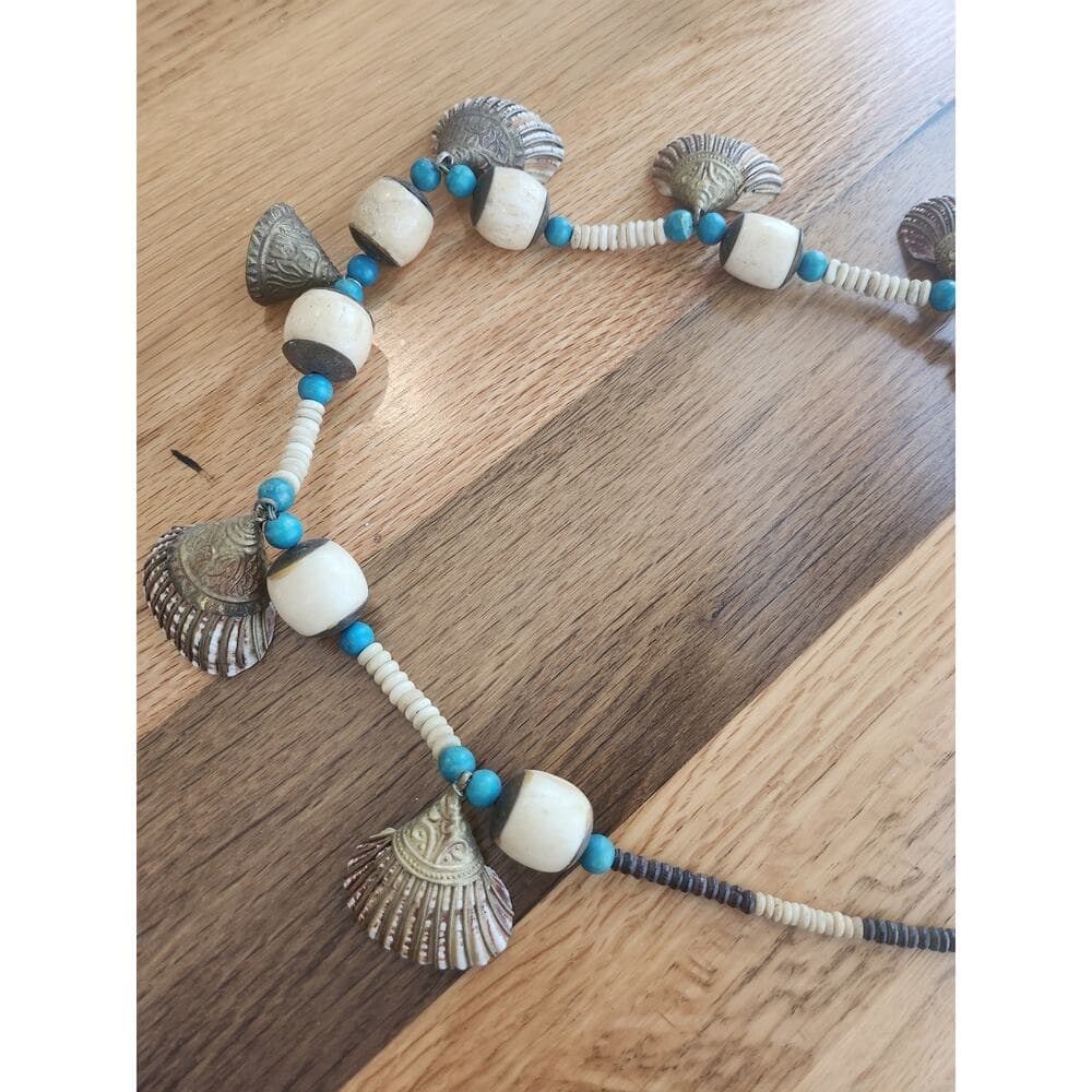 Chunky shell beaded necklace barrel clasp with round bone and wood accent beads