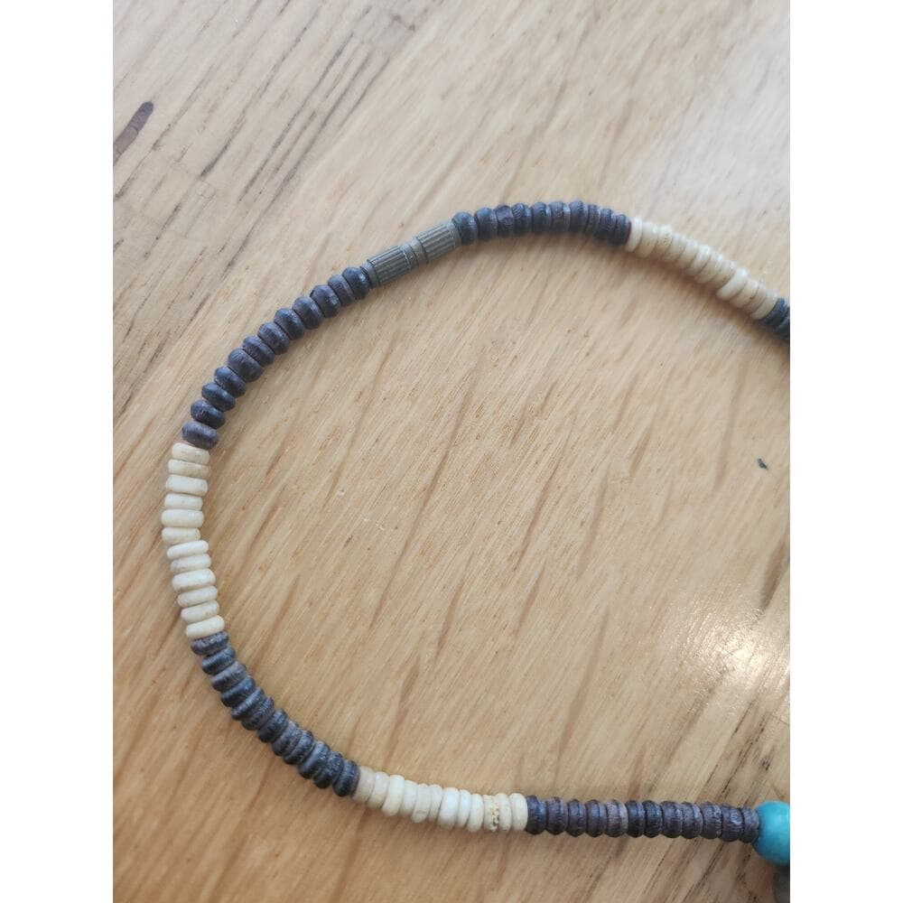 Chunky shell beaded necklace barrel clasp with round bone and wood accent beads - Thumbnail 5