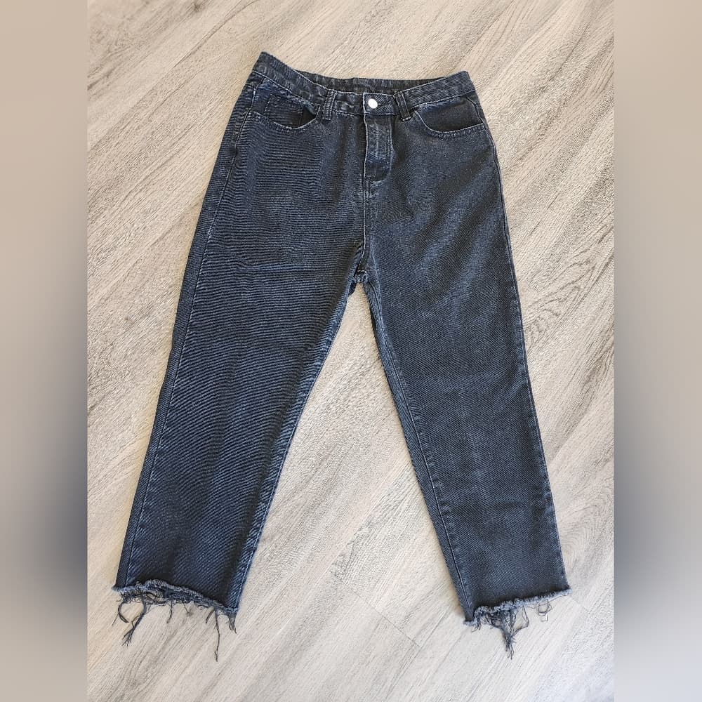 Black High Waist Raw Hem Buttoned Cropped Denim Jeans With Back Leg Seams