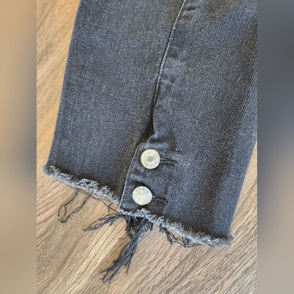 Black High Waist Raw Hem Buttoned Cropped Denim Jeans With Back Leg Seams - Thumbnail 6