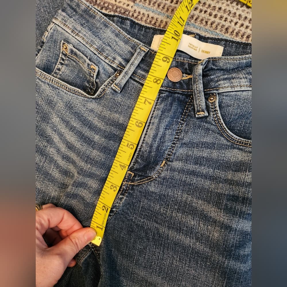 Levi's Totally Shaping Mid Rise Skinny Medium Wash Denim Jeans - Thumbnail 8
