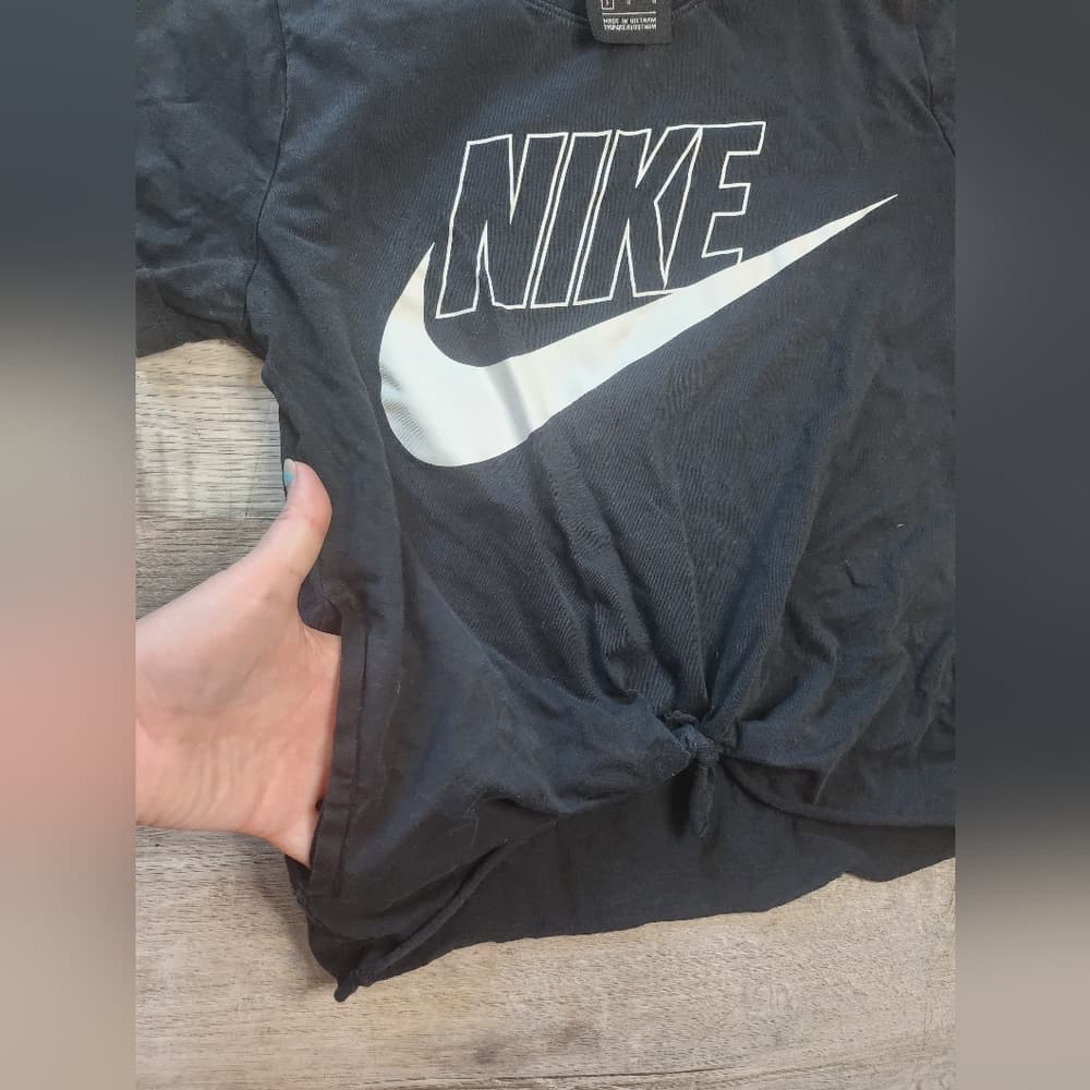 Nike Black And White Cropped Tied Tee with Pockets White Swoosh - Thumbnail 4