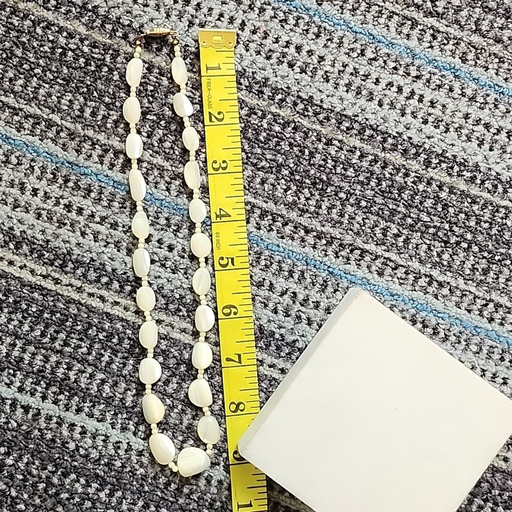 Vintage White Mother of Pearl High Luster Beaded Choker Necklace Barrel Clasp - Thumbnail 8