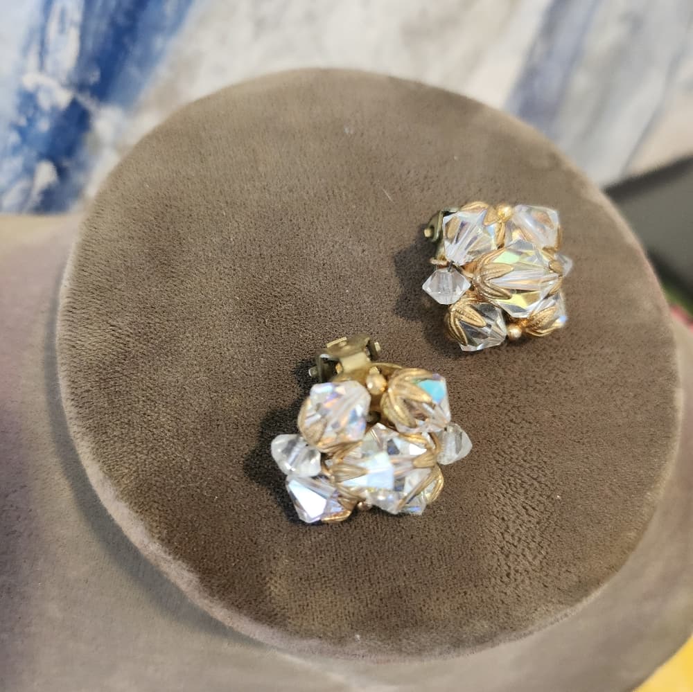 Vintage Aurora borealis Fauceted Glass Gold Tone Beaded Clip on Earrings - Thumbnail 2