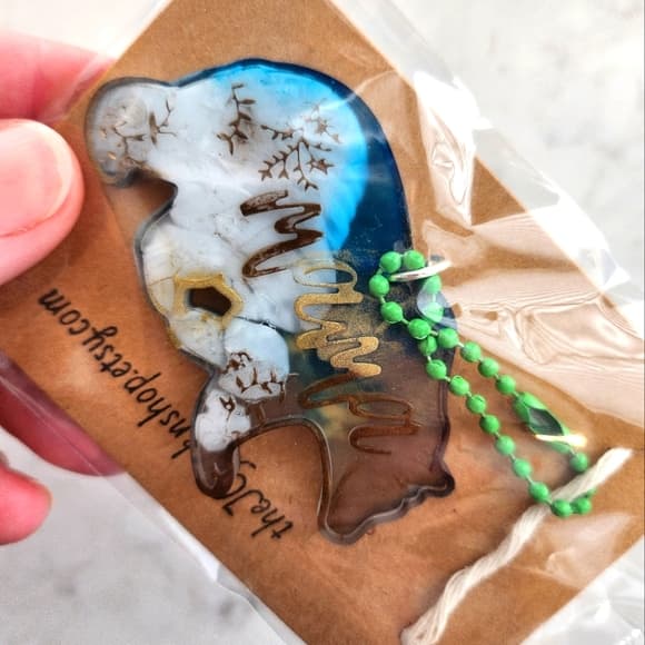 Handmade Resin Mama Bear Keychain Gold Metalic and Tie Dye Effect - Thumbnail 7