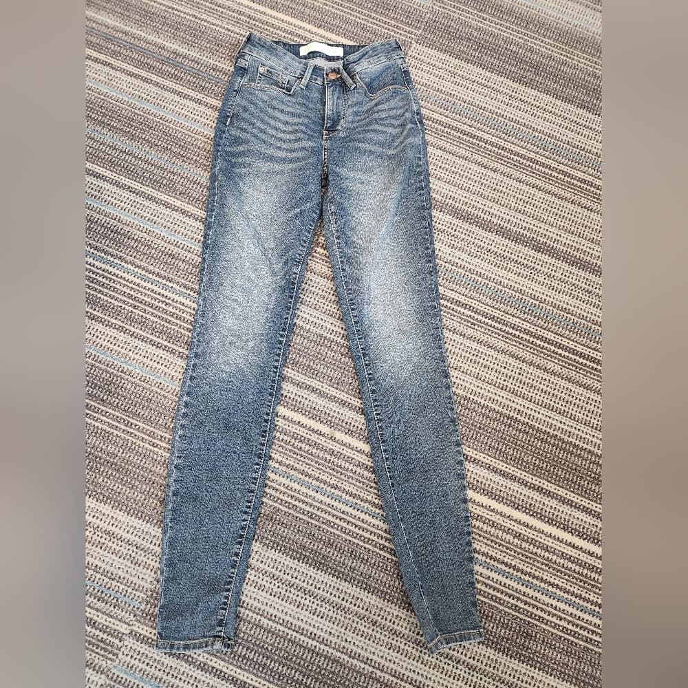 Levi's Totally Shaping Mid Rise Skinny Medium Wash Denim Jeans - Thumbnail 12