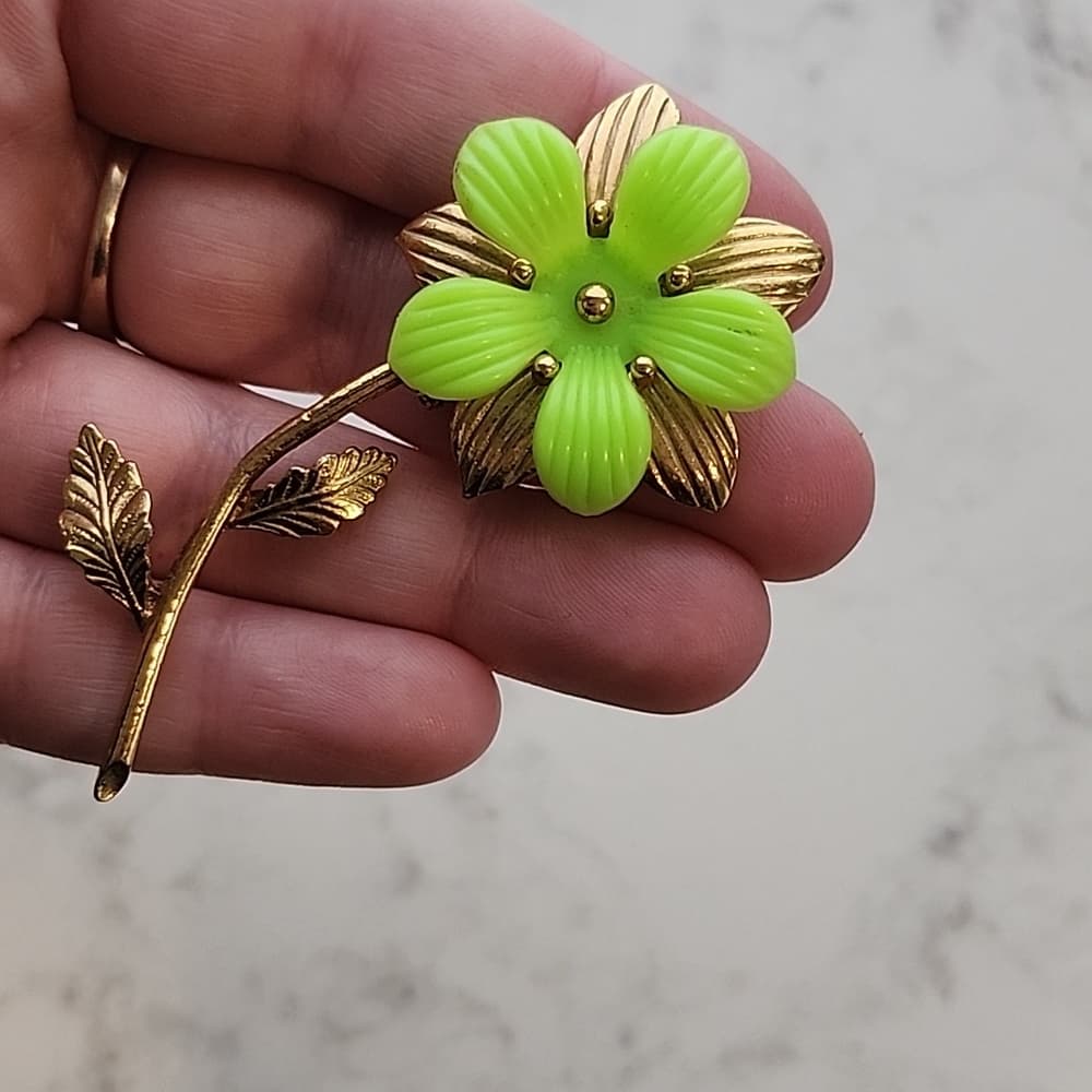 Vintage Gold Tone Metal and Lime Green Acrylic Flower Brooch
