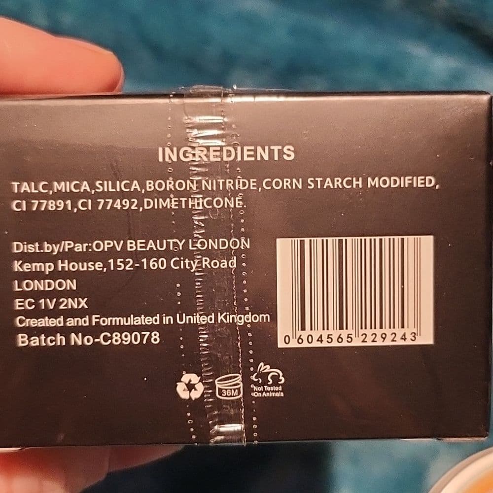 OPVbeauty London Translucent Setting Powder with Bonus Brush Cleaner - Thumbnail 2