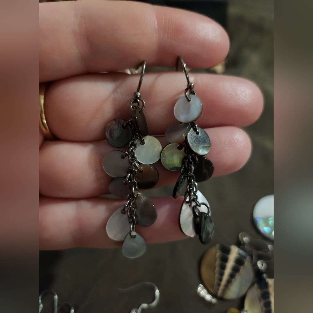 Two Pair Shell Beaded Dangle Earrings Green Glass and Disc Silver Tone - Thumbnail 2